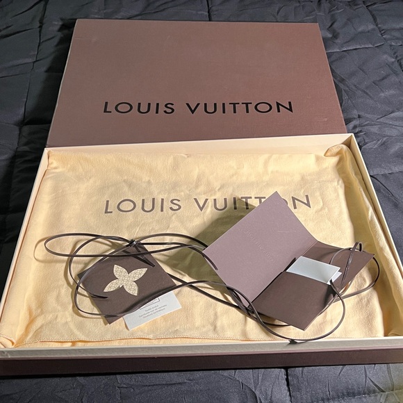 Authentic Louis Vuitton  Dust Bag EXTRA LARGE with BOX & ribbon! 30”x 21.5”open - Picture 7 of 7